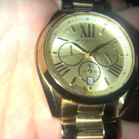 Michale Kors large gold watch - Picture 3 of 7